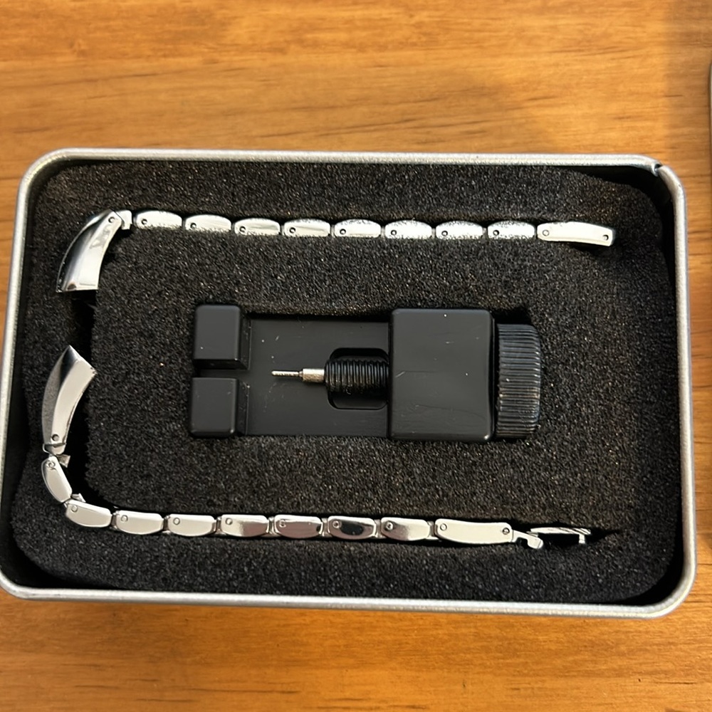 Shiny Fitbit Charge 2 watchband NWOT - Picture 6 of 6